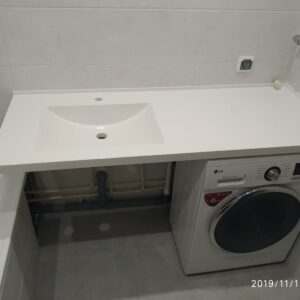 Белая столешница из литьевого камня