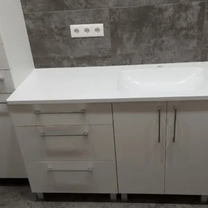 Шкаф и  тумба для ванной