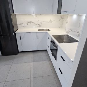 Кухонная столешница кварцевый агломерат Аварус