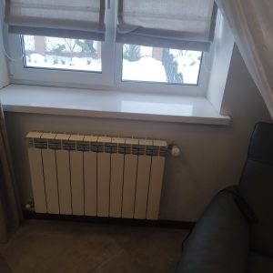 Белый подоконник из кварцевого агломерата