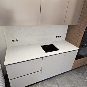 Кухонная столешница , скиналь и остров